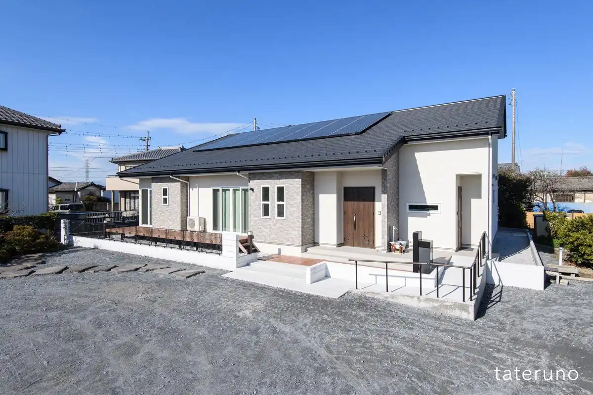 石田屋建築実例「太陽光と蓄電池で電気を自給自足する平屋」外観画像