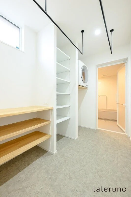 Life Design House 一級建築士事務所の35坪の家のランドリールームの写真