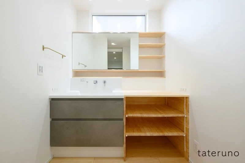 Life Design House 一級建築士事務所の35坪の家の洗面室の写真