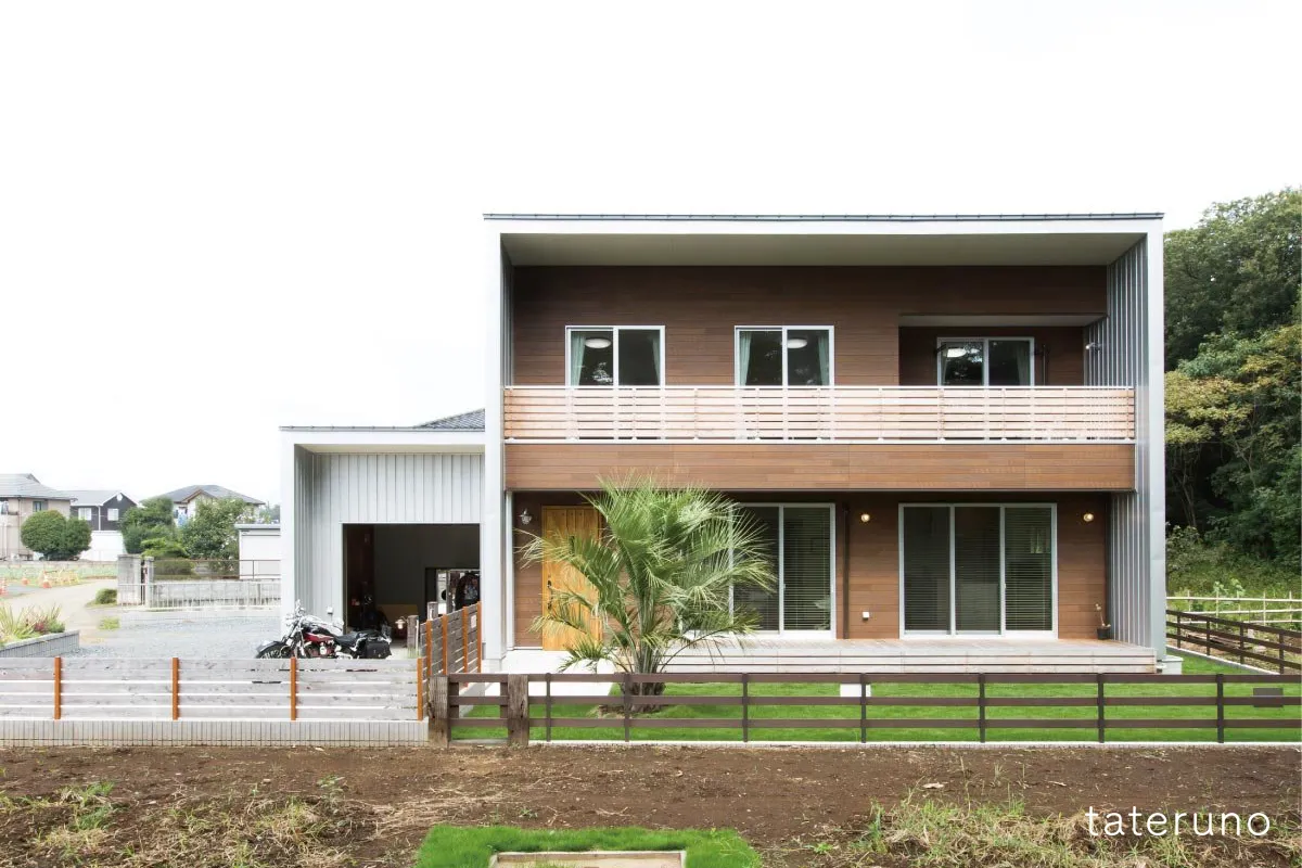 バイクガレージ併設の爽やかなマリン×ナチュラルテイスト