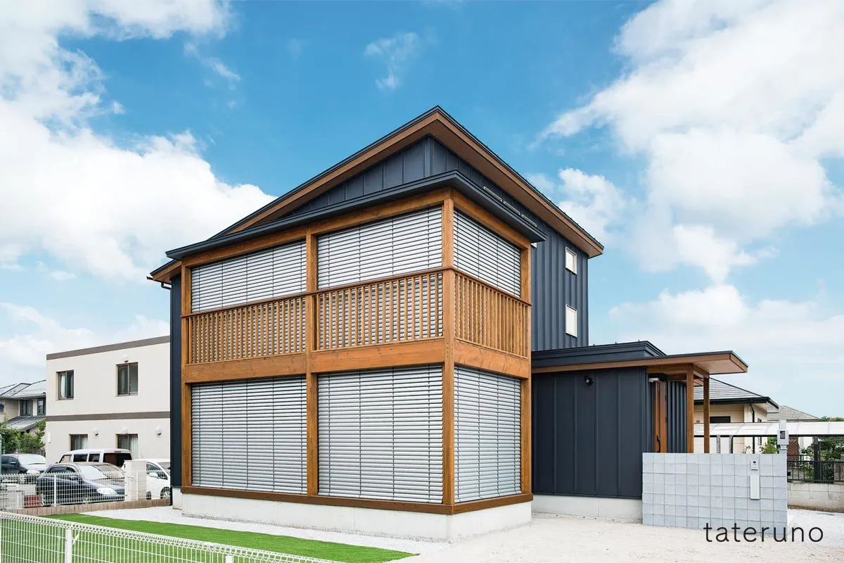 電動シャッターで光と風をコントロールする家