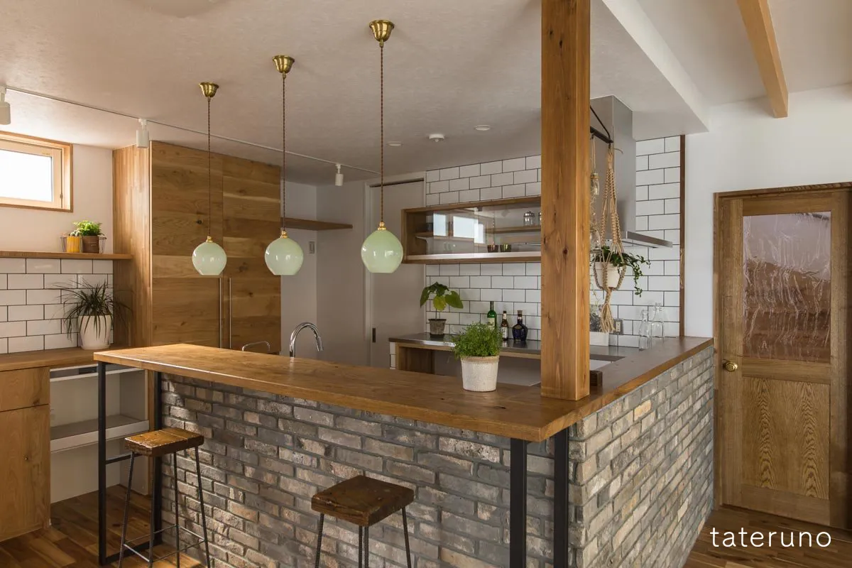 L型のオープンキッチンがコミュニケーションの中心となった家