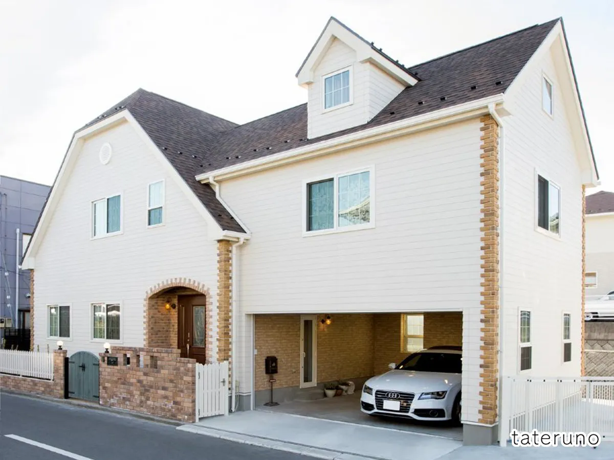 愛車を大切に守るビルトインガレージのある家