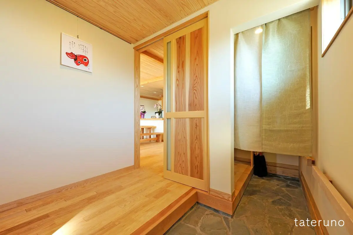 4LDKの注文住宅の玄関の実例写真