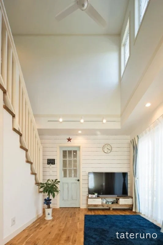 実例①吹き抜けリビング階段の間取り-リビング階段