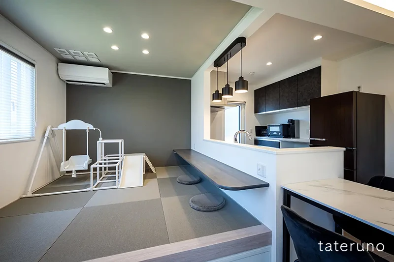 実例③動線・間取りにこだわった住まい-キッチンと小上がりタタミ