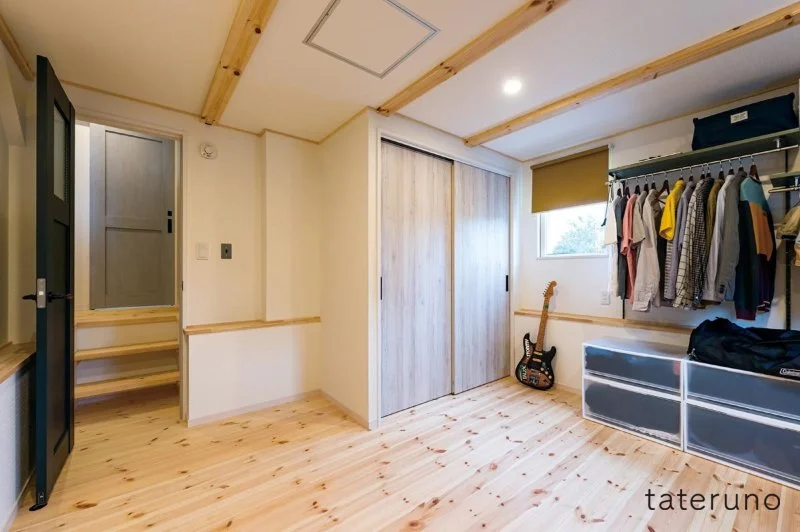 実例②スキップフロアの2階リビング-趣味室